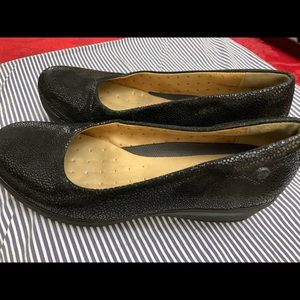 Leather comfortable shoe